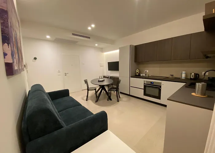 Lenuccia ماتيرا